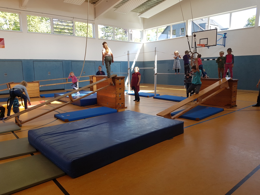 bewegung-in-der-sporthalle